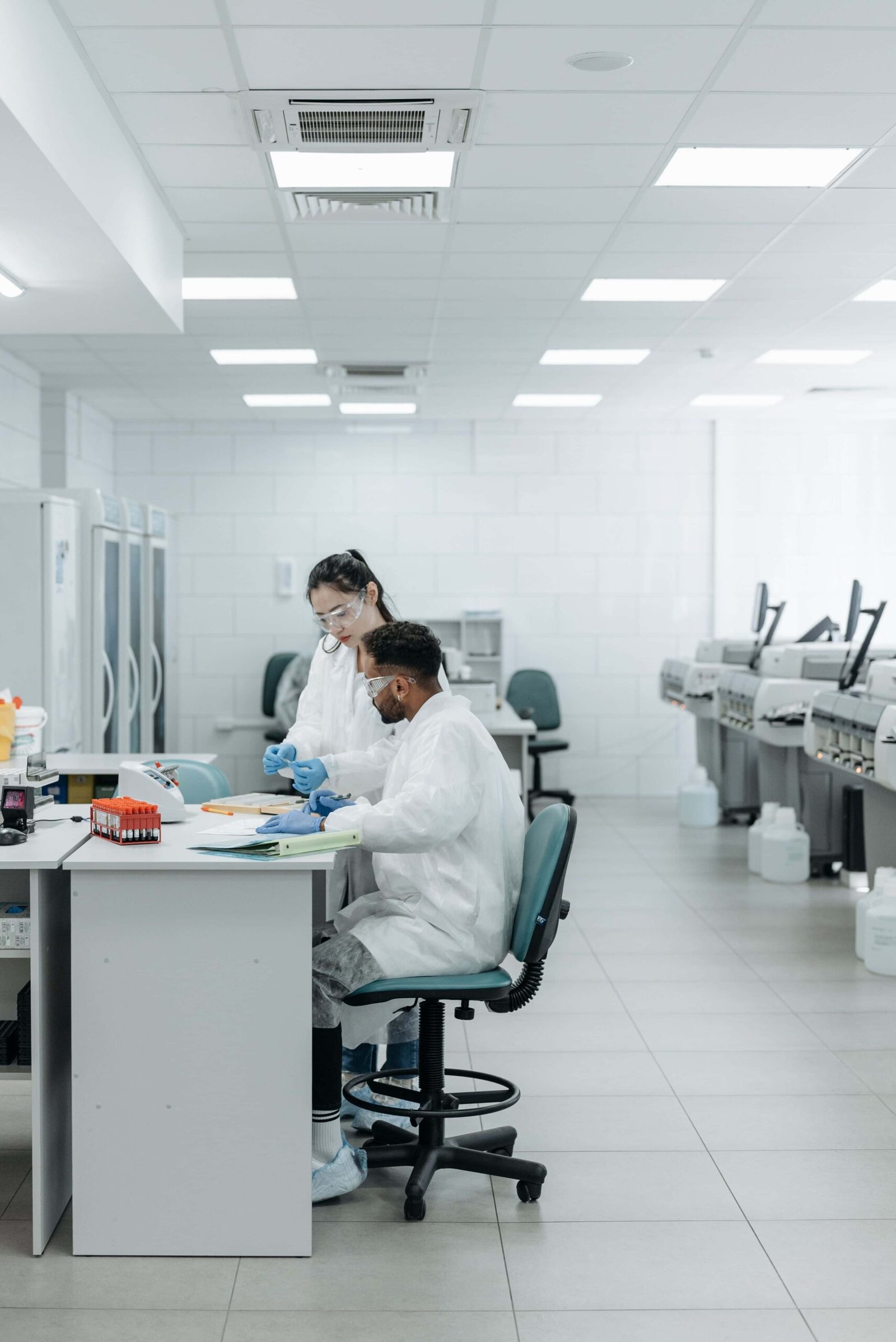 Traslado de equipos y activos para laboratorio especializado